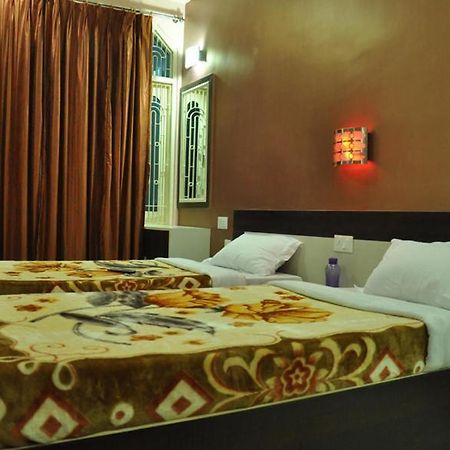 Hotel Kiran Palace พาราณสี ภายนอก รูปภาพ