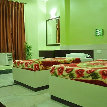 Hotel Kiran Palace พาราณสี ภายนอก รูปภาพ