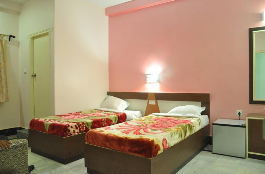 Hotel Kiran Palace พาราณสี ภายนอก รูปภาพ