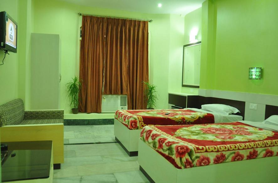 Hotel Kiran Palace พาราณสี ภายนอก รูปภาพ