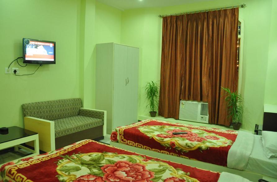 Hotel Kiran Palace พาราณสี ภายนอก รูปภาพ