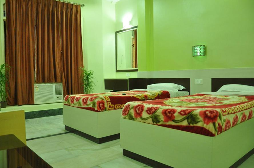 Hotel Kiran Palace พาราณสี ภายนอก รูปภาพ